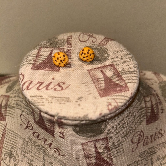 Cute Chocolate chip cookie 🍪 earrings - Picture 6 of 9